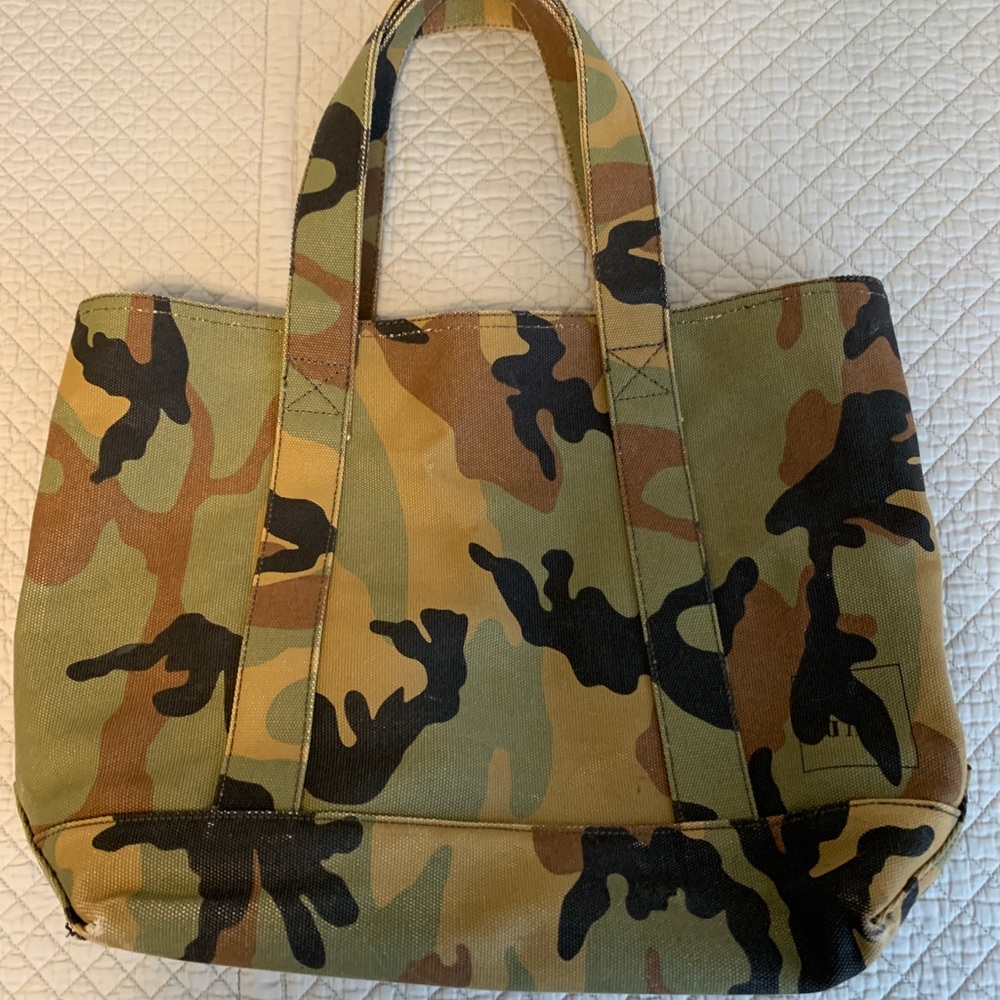 Gap camo bag